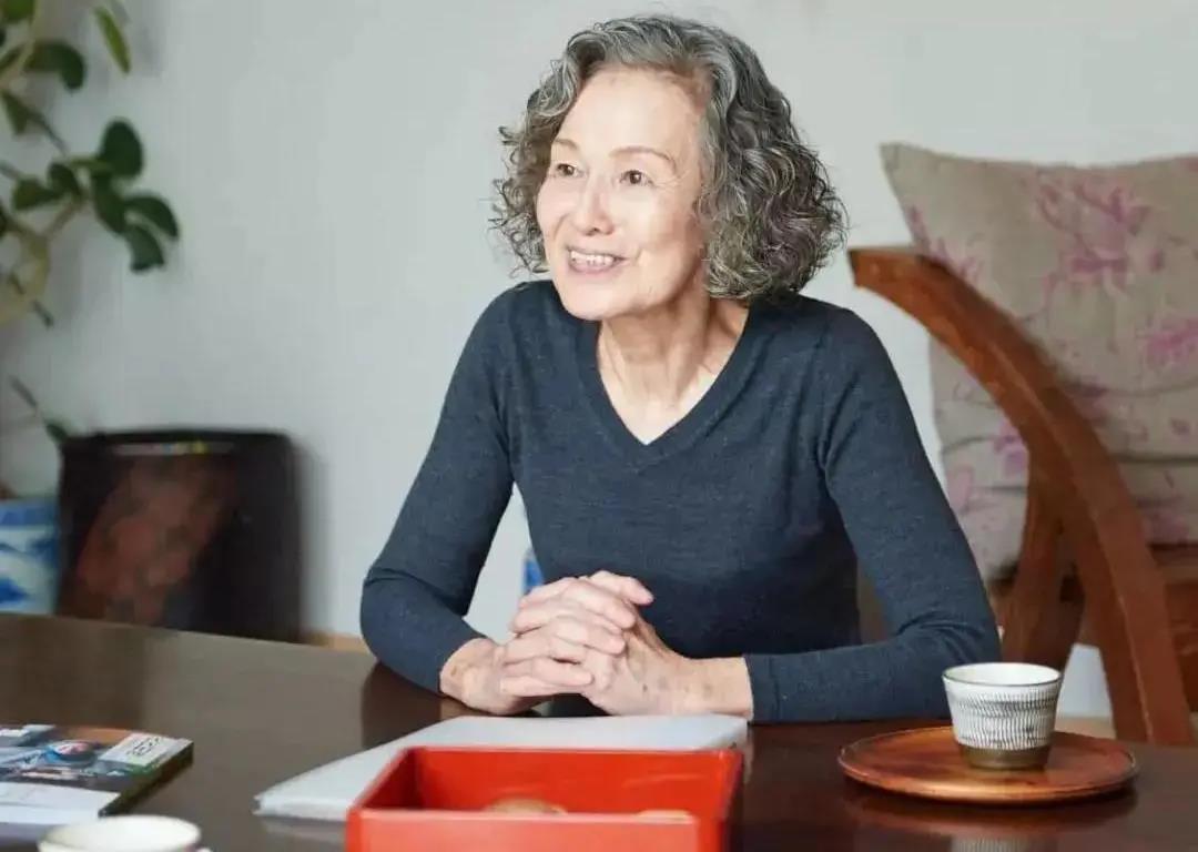 全职太太回校捐款被骂“滚出去”：全职太太，也可以活出不同的样子
